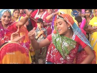चलती बारात को रुकवाकर चारों लड़कियों ने दिखाया धमाकेदार डांस | New Rajasthani Dj song 2017