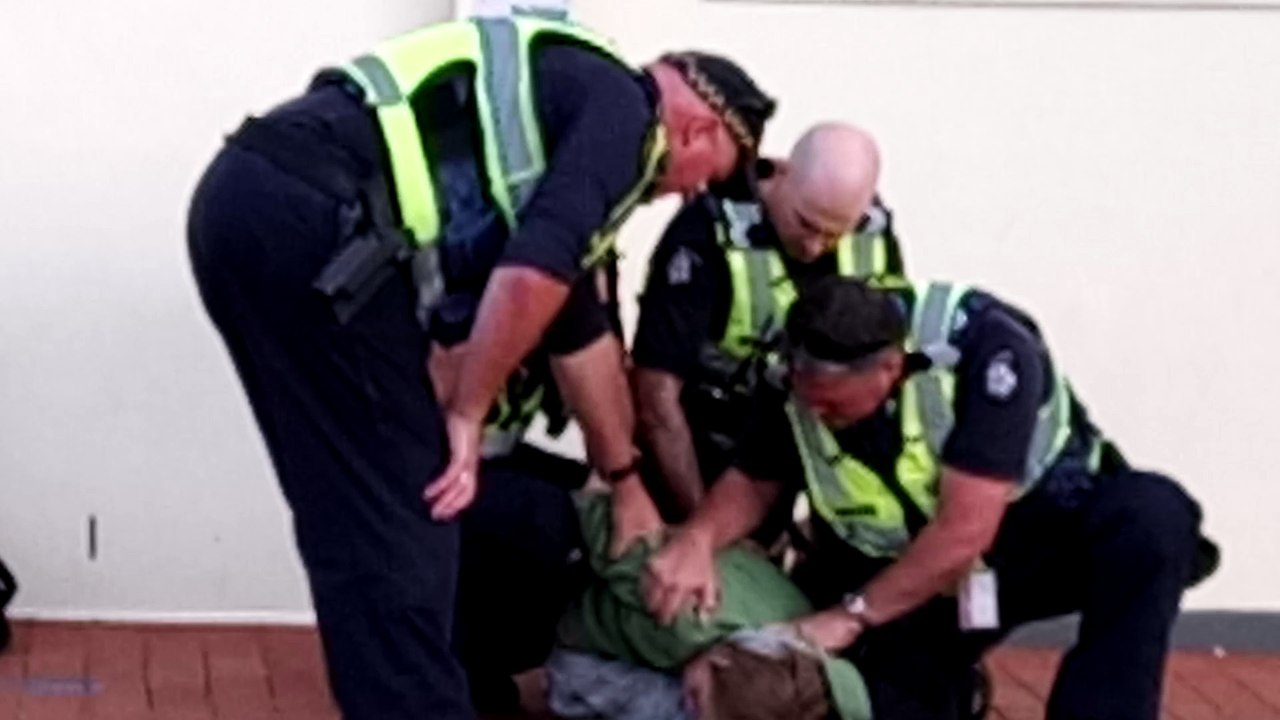 Police Restrain Autistic Child - video Dailymotion
