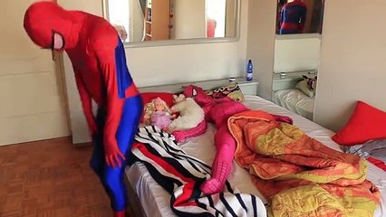 Frozen Elsa Hair Gets Cut By SCARY KILLER CLOWN! w/ Spiderman, Pregnant Pink Spidergirl & Ball Pit