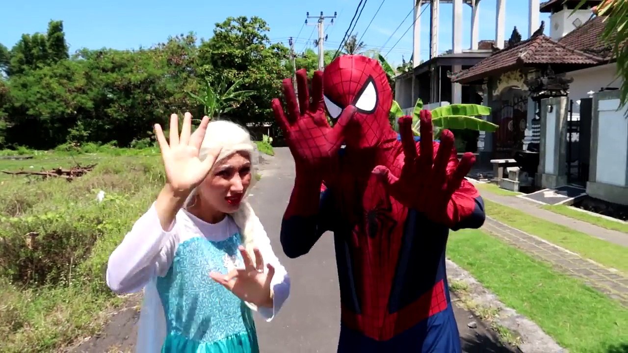 THE AVENGERS : Spiderman Frozen Elsa & Hulk MOTORBIKE CAR FUN! w/ Chase Kids Movie in Real Life