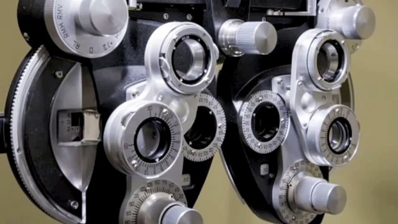 Soft-Spoken eye exam - ASMR