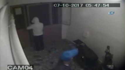 Hırsızın Ev Sahibine Bıçak Çektiği Anlar Kamerada