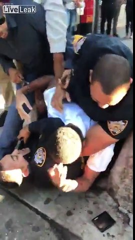 NYPD struggling to cuff a suspect looks more like a DP porno scene