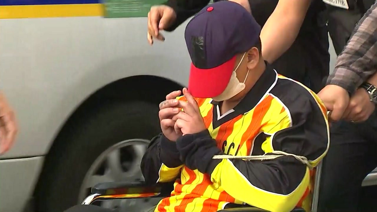 [현장영상] '어금니 아빠' 2차 소환...묵묵부답 / YTN