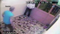 Hırsızın ev sahibine bıçak çektiği anlar kamerada