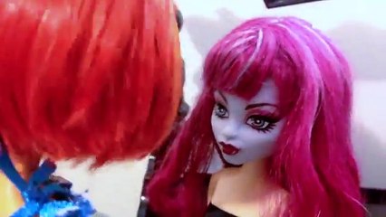 I Know What You Did Last Summer! | *MATURE AUDIENCE* Monster High Mayhem - Episode 148