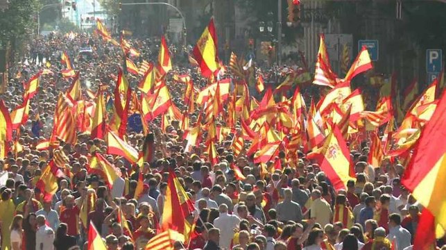 Barcelone : entre 350.000 et 950.000 manifestants contre l'indépendance de la Catalogne
