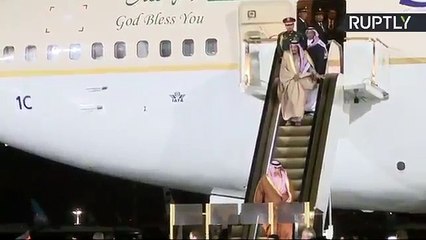 Le roi d'Arabie Saoudite victime dune panne d'escalator sur son avion