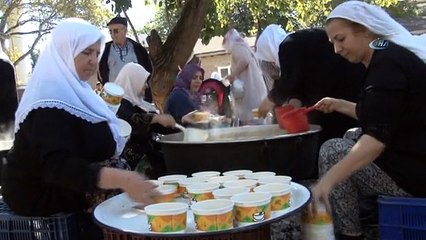 Bu Köyün Kadınları Kazan Kazan Aşure Pişirip Dağıtıyor