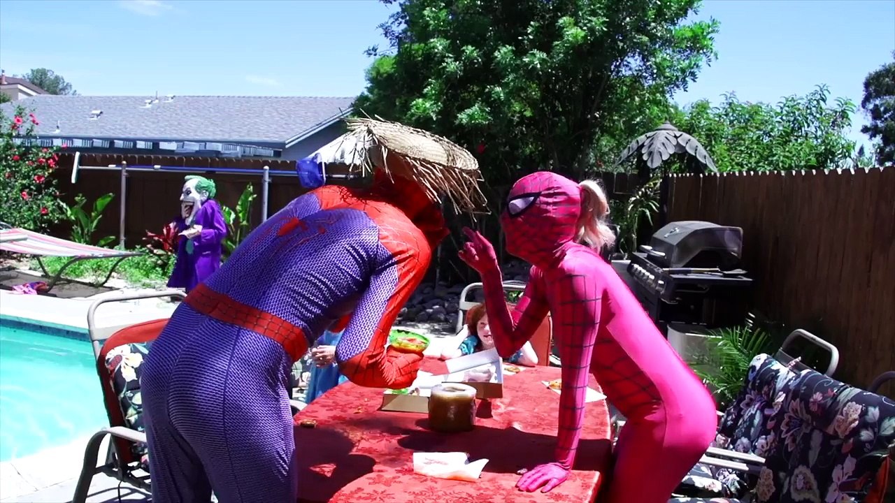 Darth Vader vs Ariel the little mermaid epic battle over gloves w/ spiderman and frozen elsa irl