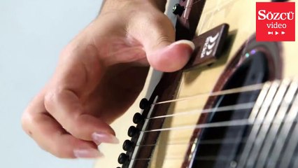 Sıra dışı gitarıyla eşsiz performans gösterdi