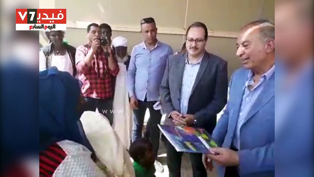 محافظ البحر الأحمر يسلم عقود 350 وحدة توطين لأه...