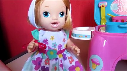 Preparando o almoço da Alice na cozinha da Baby Alive!!