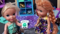 Anna and Elsa Toddlers Haunted House # 1 See a Ghost Spooky Halloween Disney Frozen Toys In Action