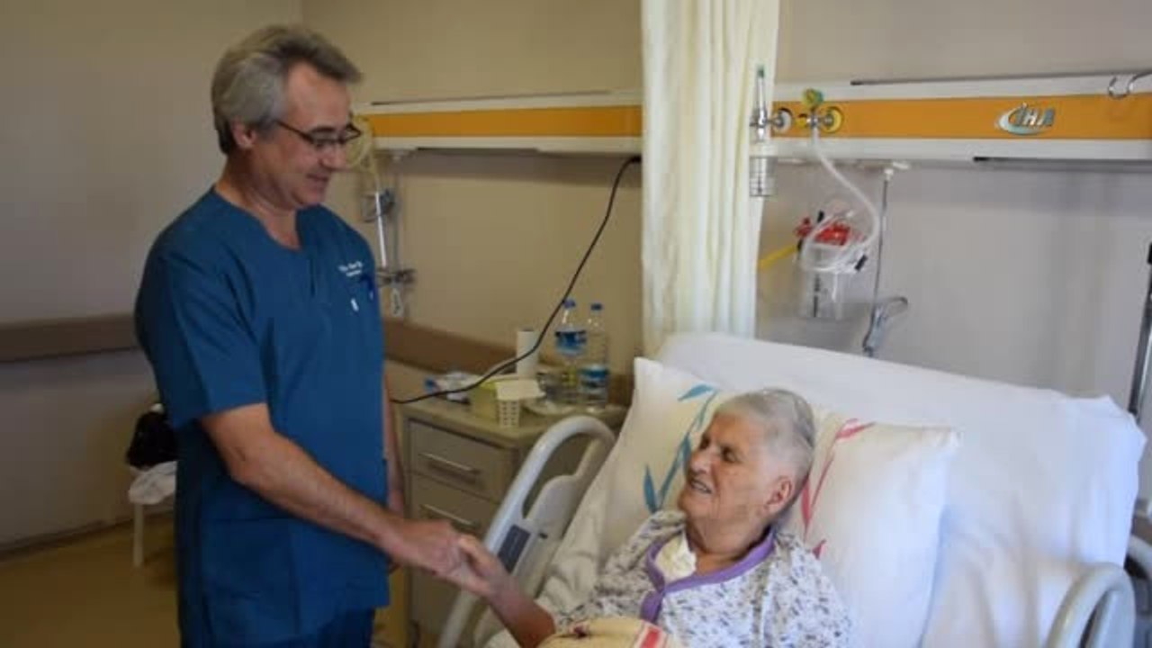 90 Yaşındaki Hastanın Tıkalı Şah Damarını Ameliyatla Açtılar