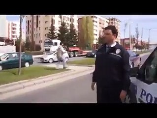 Teyze GTA krakteri gibi takılıyor önüne kapan attılar durmadı