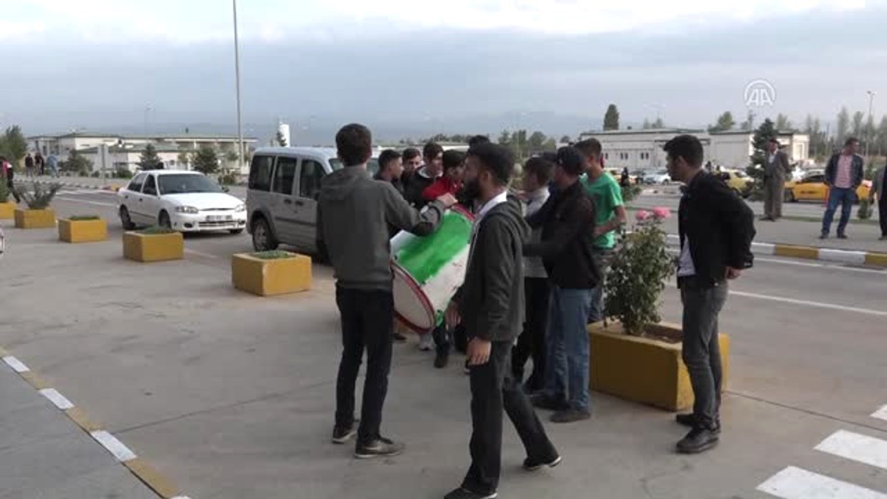 Balkan Şampiyonu Yavuz Ağralı, Davul Zurnayla Karşılandı