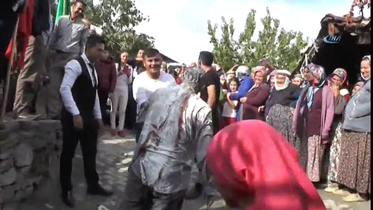 Damadın Başına Gelen Pişmiş Tavuğun Başına Gelmedi