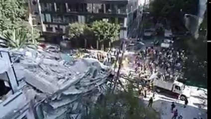 Este drone por las calles de México no sólo devela el triste desplome de los edificios sino también la solidaridad de la gente