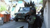 Militares vuelven a mayor favela de Brasil tras tiroteos