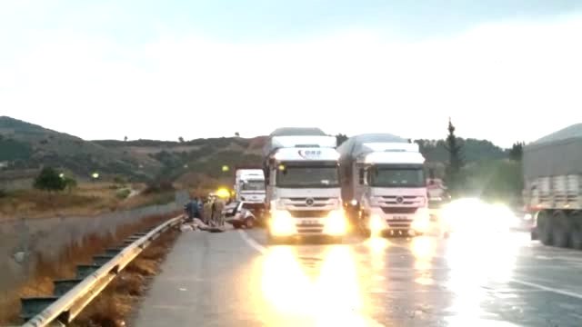 Zincirleme Trafik Kazası: 1 Ölü 4 Yaralı