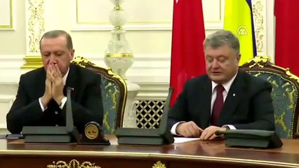 Erdoğan basın toplantısı sırasında uyuyakaldı