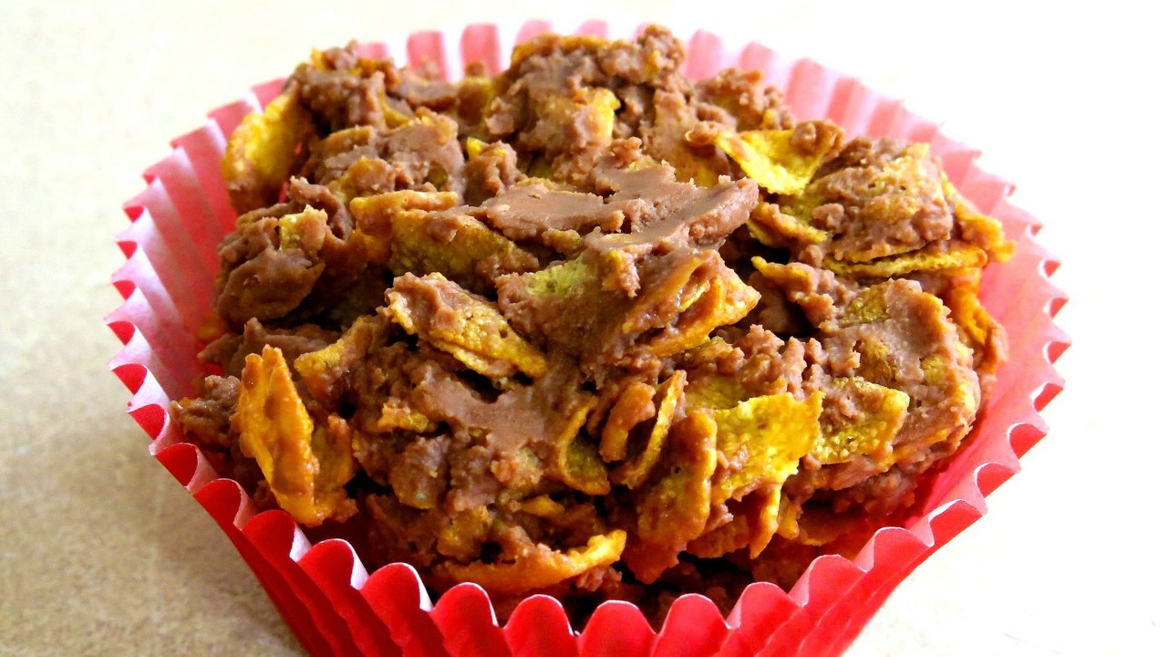 3 INGREDIENT CHOCOLATE CORNFLAKE CLUSTERS