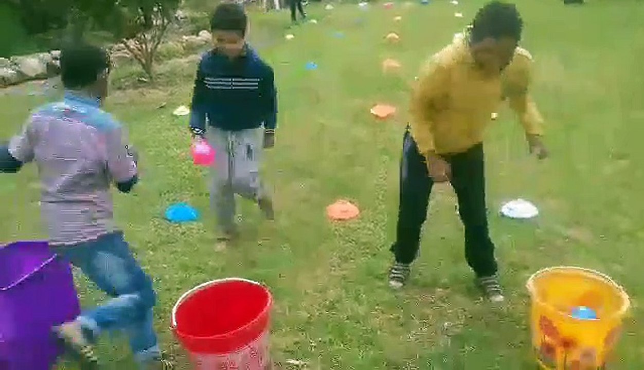 Défi sportif sous forme de course et de jeux d'adresse