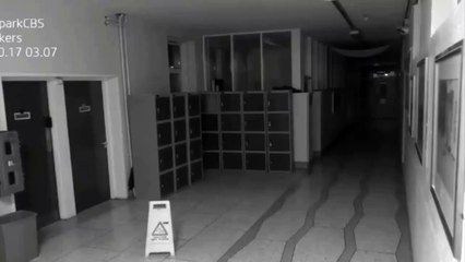 La vidéo terrifiante d’un fantôme dans une école d’Irlande fait le buzz