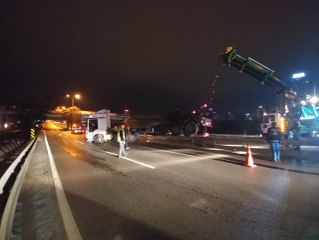 D-100 Karayolunda Tır Kaza Yaptı Trafik Kilitlendi