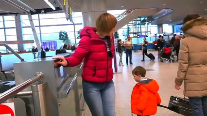 Bad Baby УГНАЛИ САМОЛЕТ Вредные детки стали пилотами Kids re for first flight on airplane