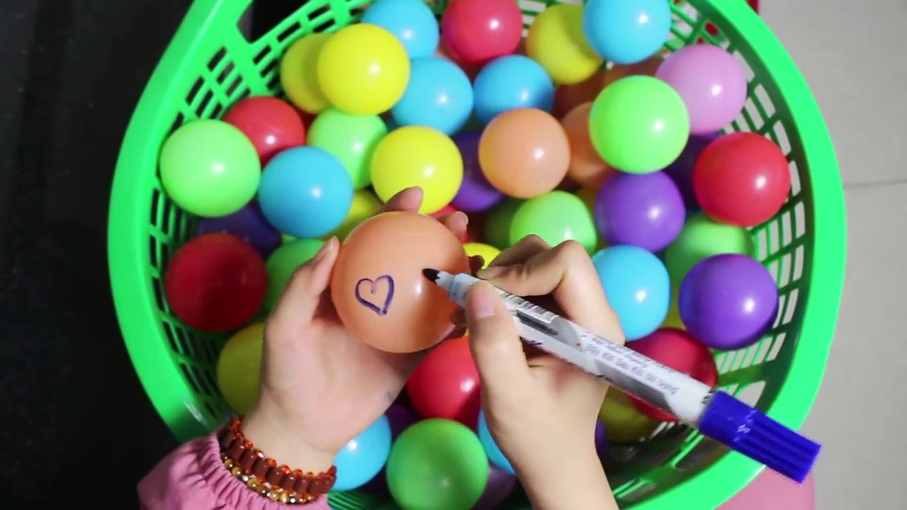 Victoria Attacked by Creep Granny Plays Sports with Annabelle Hidden Egg Freak World Episode 2