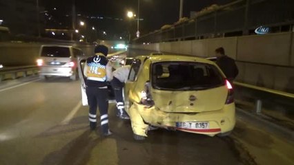 Anayolda Geri Geri Gidiyordu, Arkadan Gelen Kamyonet Çarptı: 2 Yaralı