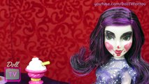 Disney Descendants Evil Queen as Ben Breaks Up With Mal for Evie ♥ Doll Story Parody Episode