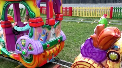 ✿ VLOG Развлекательный Центр ЕДЕМ НА КАЧЕЛИ Видео Для Детей Playground Fun video Kids Amusement Park