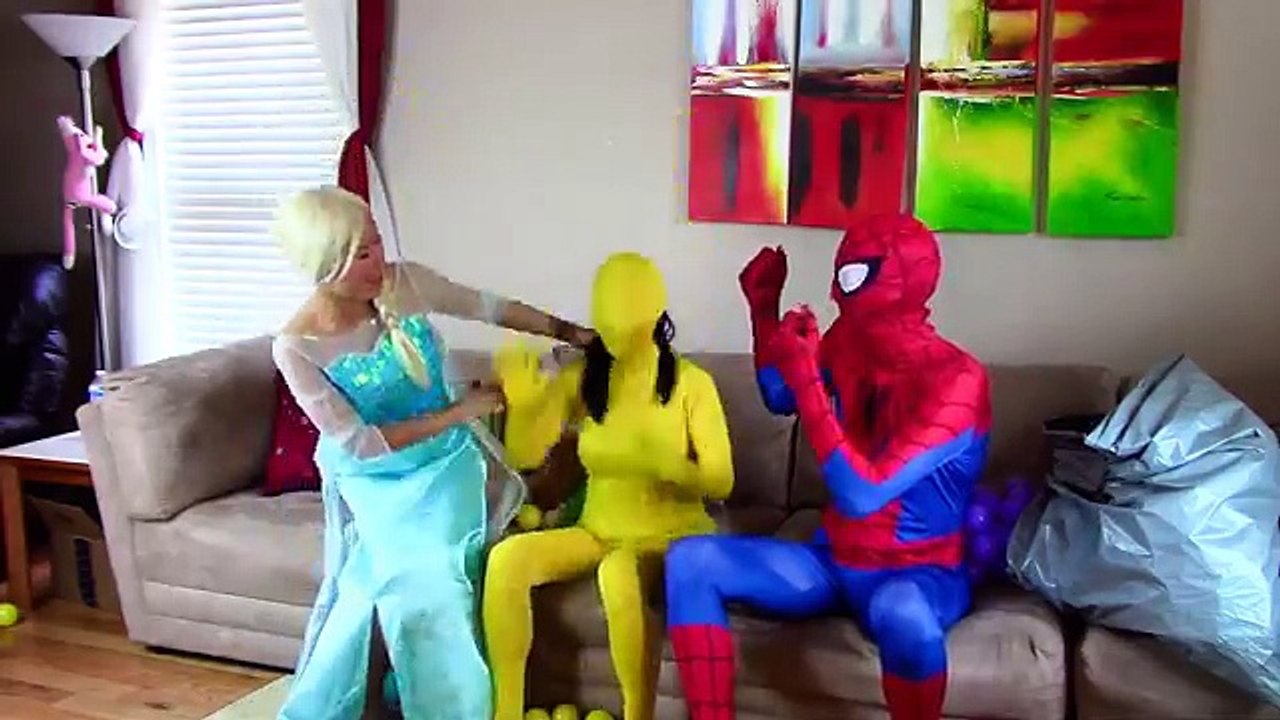Spiderman, Spiderbaby, Elsa, and Snow White vs Catwoman and Itchy powder Funny superheroes IRL
