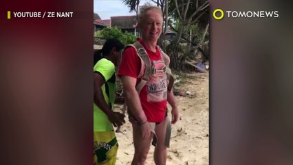 한 남성, 파라세일링 타다, 바다 속으로 떨어져 사망, 아내는 그저 바라볼 뿐