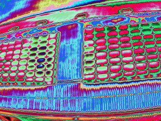 Panneaux solaires filmés par drone en image thermique colorisation