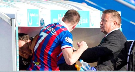 22 Yaşındaki Futbolcu, Kendisini Oyundan Alan Hocasına Yumruk Attı