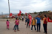 Suriye Sınırındaki Evlere Türk Bayrağı Asıldı