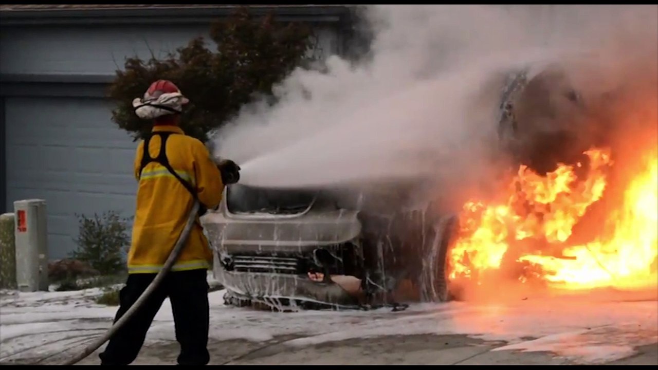 Diez muertos y miles de evacuados por incendios en California