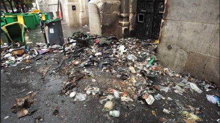 Les images des dégâts de l'incendie devant le lycée Voltaire
