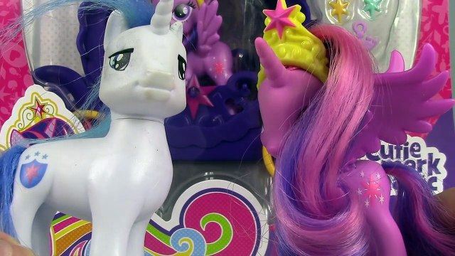 Shining Armor and Twilight Sparkle TOY REVIEW: Princess Twilight Sparkle Charm Carriage