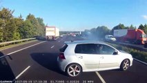 Un autocar évite de justesse une collision sur une autoroute