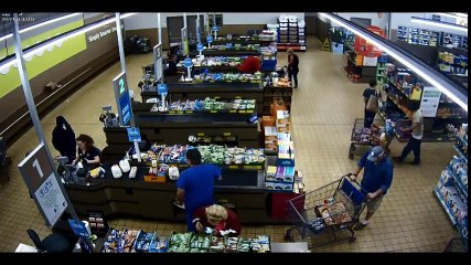 Ce braqueur arrêté par le client de ce supermarché Aldi !! Quel courage !