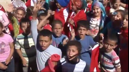 Çocuklardan Askere Sevgi Gösterisi