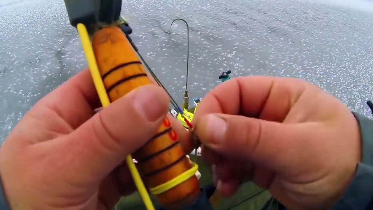 Buzda Olta ile Balık Avı - Sibirya / Rusya