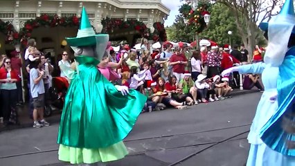 Disney Parks Parade Filming Cinderella, Belle, Jasmine Princesses!