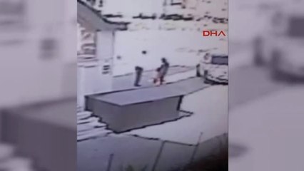 Bursa Kendilerini Polis Olarak Tanıtan Dolandırıcılar, Güvenlik Kamerasında