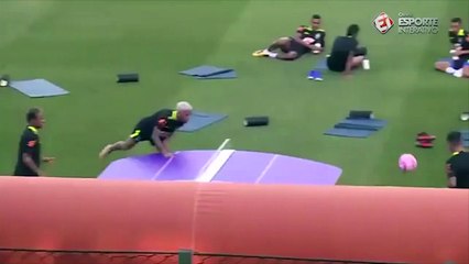 Neymar et Dani Alves affrontent Coutinho et Gabriel Jesus au Teqball